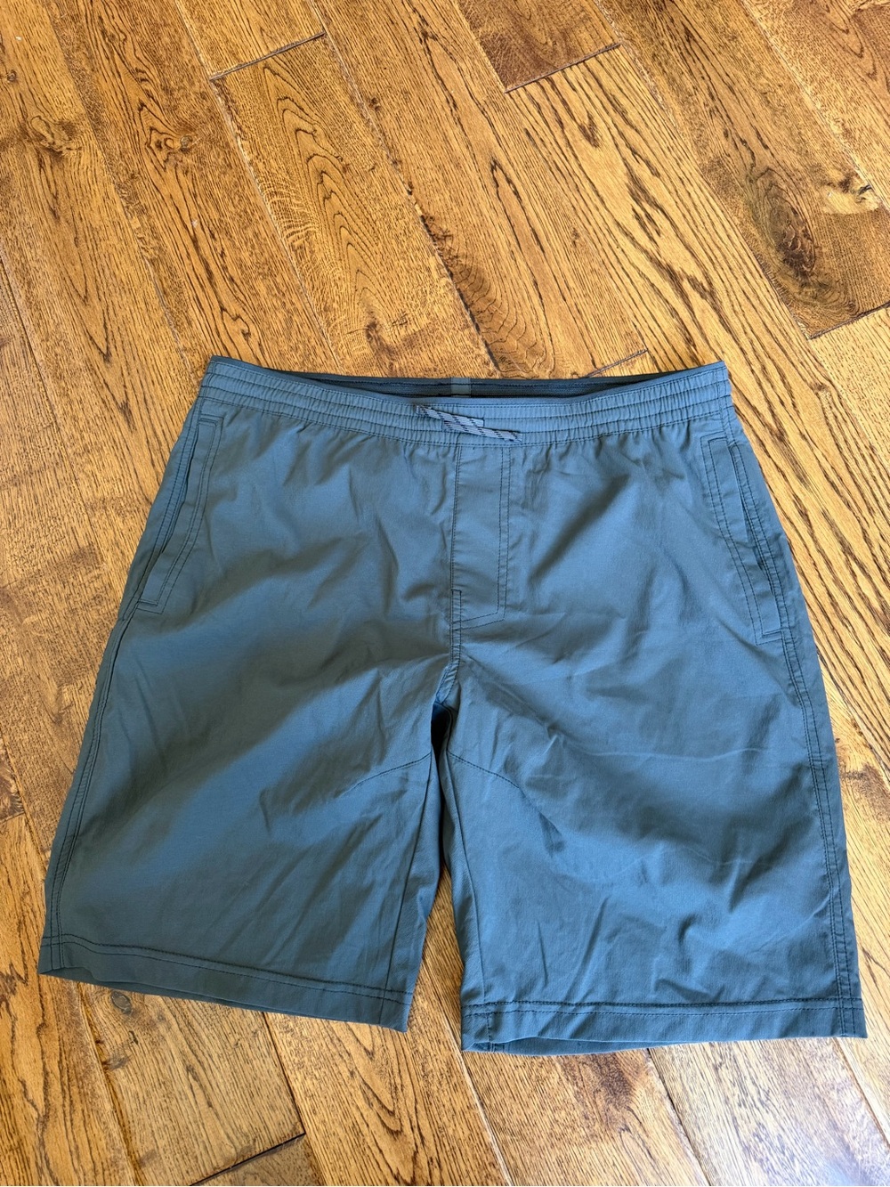 Kühl Vantage Shorts men’s L perfect condition smoke pet free home